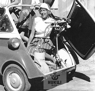 Airi Nyström istuu BMW Isetassa 1956